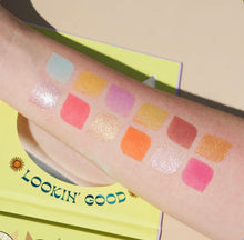 Load image into Gallery viewer, MOMENT TO PAWS Creative Beauty Eye Palette