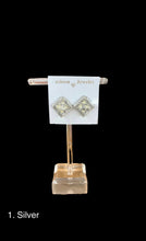 Load image into Gallery viewer, Inspired earrings of Cc