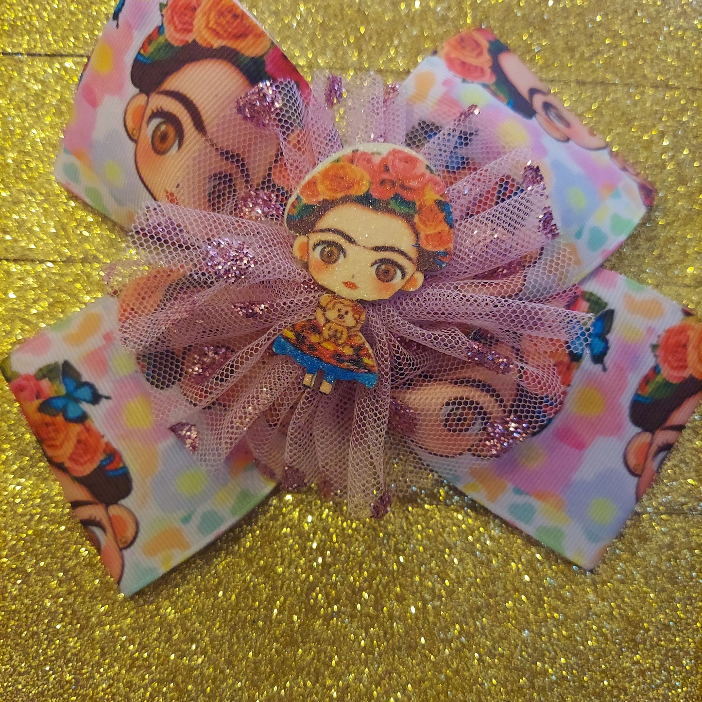 Frida bows