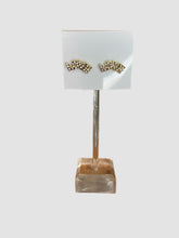 Load image into Gallery viewer, Love 💗 earring
